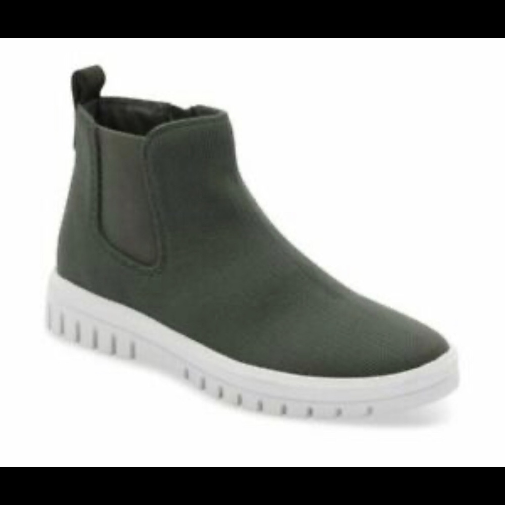 Blondo Florette Chelsea Boots Olive Green Size 7 1/2 worn inside only